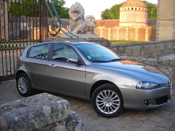 Alfa Romo 147 Phase II JTD-M 120 Gris Stromboli