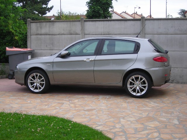 Alfa Romo 147 Phase II JTD-M 120 Gris Stromboli Jantes Ti