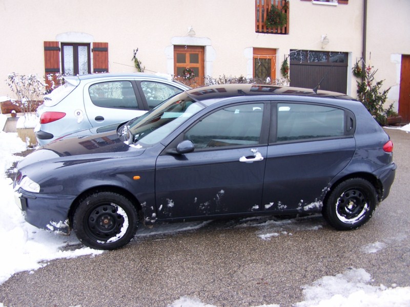 147 une voiture qu'elle est bien meme avec de la neige